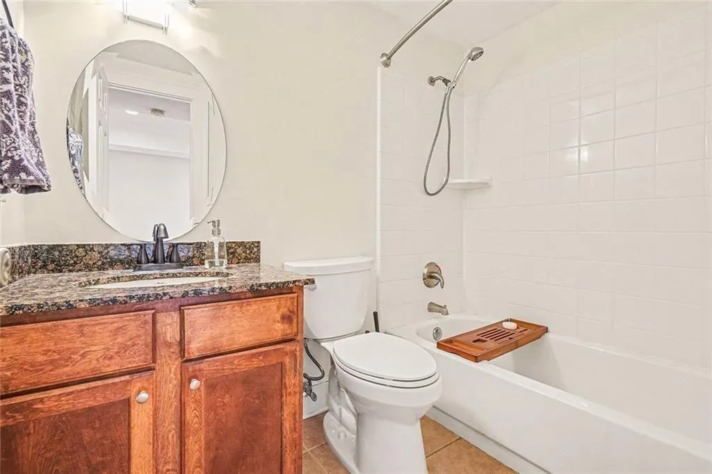 2855 Peachtree Road Ne Unit 201, Atlanta, Georgia 30305, 2 Bedrooms Bedrooms, 0 ,2 BathroomsBathrooms,Residential,For Sale,2855 Peachtree Road Ne Unit 201,7698212