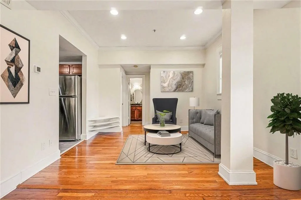 2855 Peachtree Road Ne Unit 201, Atlanta, Georgia 30305, 2 Bedrooms Bedrooms, 0 ,2 BathroomsBathrooms,Residential,For Sale,2855 Peachtree Road Ne Unit 201,7698212