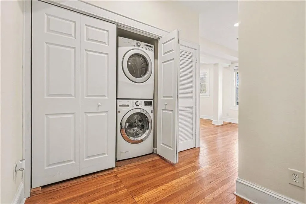 2855 Peachtree Road Ne Unit 201, Atlanta, Georgia 30305, 2 Bedrooms Bedrooms, 0 ,2 BathroomsBathrooms,Residential,For Sale,2855 Peachtree Road Ne Unit 201,7698212