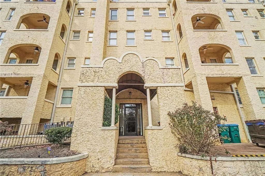 2855 Peachtree Road Ne Unit 201, Atlanta, Georgia 30305, 2 Bedrooms Bedrooms, 0 ,2 BathroomsBathrooms,Residential,For Sale,2855 Peachtree Road Ne Unit 201,7698212
