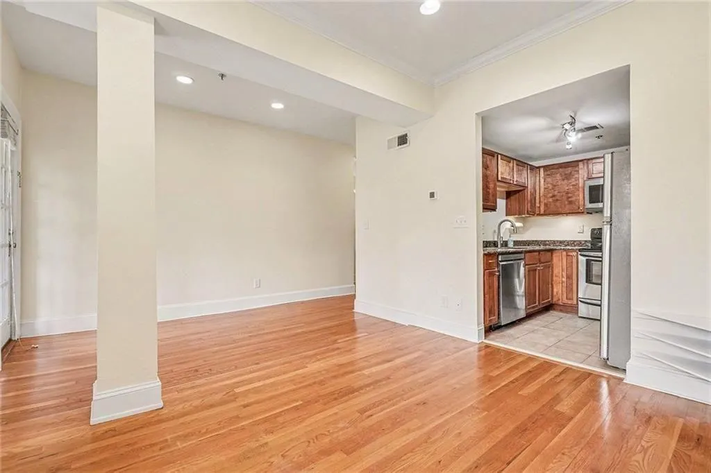 2855 Peachtree Road Ne Unit 201, Atlanta, Georgia 30305, 2 Bedrooms Bedrooms, 0 ,2 BathroomsBathrooms,Residential,For Sale,2855 Peachtree Road Ne Unit 201,7698212