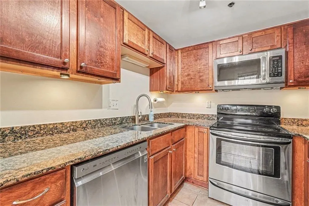 2855 Peachtree Road Ne Unit 201, Atlanta, Georgia 30305, 2 Bedrooms Bedrooms, 0 ,2 BathroomsBathrooms,Residential,For Sale,2855 Peachtree Road Ne Unit 201,7698212