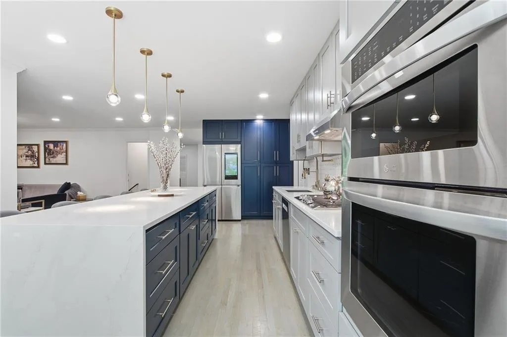 460 Riverside Parkway, Sandy Springs, Georgia 30328, 5 Bedrooms Bedrooms, ,5 BathroomsBathrooms,Residential,For Sale,460 Riverside Parkway,7756187