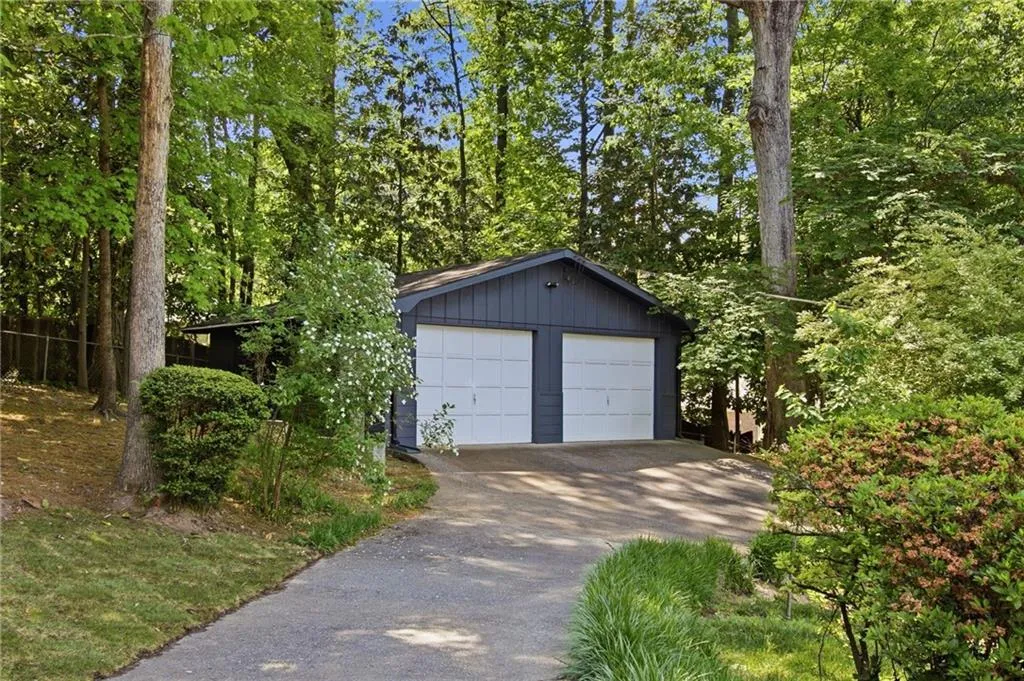 460 Riverside Parkway, Sandy Springs, Georgia 30328, 5 Bedrooms Bedrooms, ,5 BathroomsBathrooms,Residential,For Sale,460 Riverside Parkway,7756187