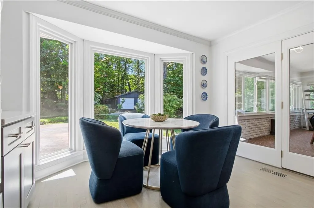 460 Riverside Parkway, Sandy Springs, Georgia 30328, 5 Bedrooms Bedrooms, ,5 BathroomsBathrooms,Residential,For Sale,460 Riverside Parkway,7756187