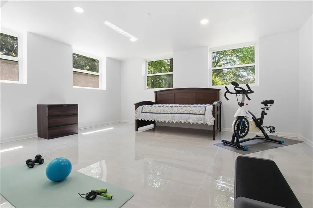 Bedroom, Exercise room