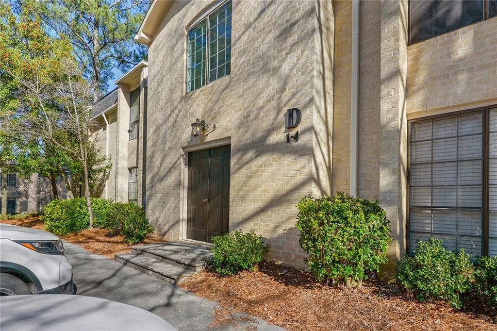 5400 Roswell Road Unit D2, Atlanta, Georgia 30342, 3 Bedrooms Bedrooms, ,2 BathroomsBathrooms,Residential,Sold,5400 Roswell Road Unit D2,6515783