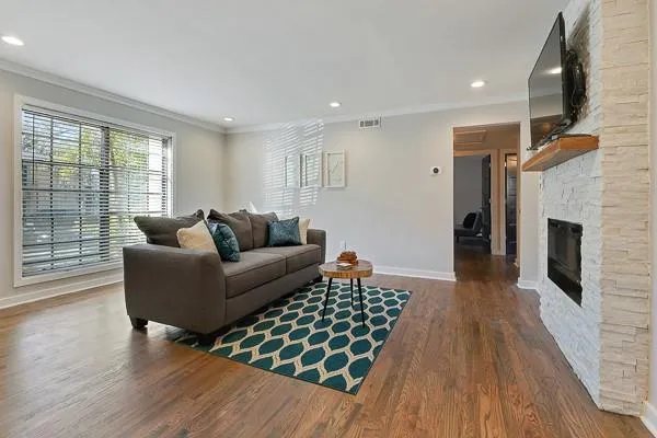 5400 Roswell Road Unit D2, Atlanta, Georgia 30342, 3 Bedrooms Bedrooms, ,2 BathroomsBathrooms,Residential,Sold,5400 Roswell Road Unit D2,6515783