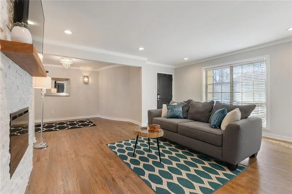 5400 Roswell Road Unit D2, Atlanta, Georgia 30342, 3 Bedrooms Bedrooms, ,2 BathroomsBathrooms,Residential,Sold,5400 Roswell Road Unit D2,6515783