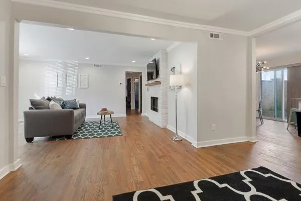 5400 Roswell Road Unit D2, Atlanta, Georgia 30342, 3 Bedrooms Bedrooms, ,2 BathroomsBathrooms,Residential,Sold,5400 Roswell Road Unit D2,6515783