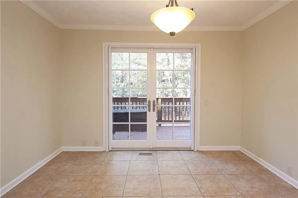 502 Dunwoody Chace, Sandy Springs, Georgia 30328, 3 Bedrooms Bedrooms, ,2 BathroomsBathrooms,Residential,Sold,502 Dunwoody Chace,6767530