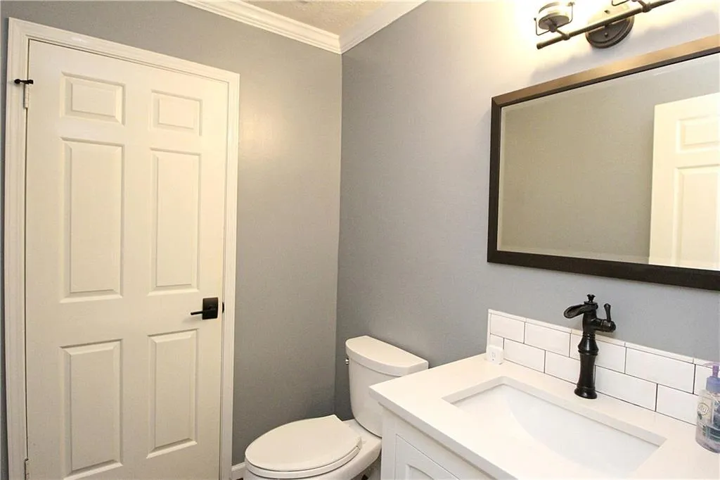 502 Dunwoody Chace, Sandy Springs, Georgia 30328, 3 Bedrooms Bedrooms, ,2 BathroomsBathrooms,Residential,Sold,502 Dunwoody Chace,6767530