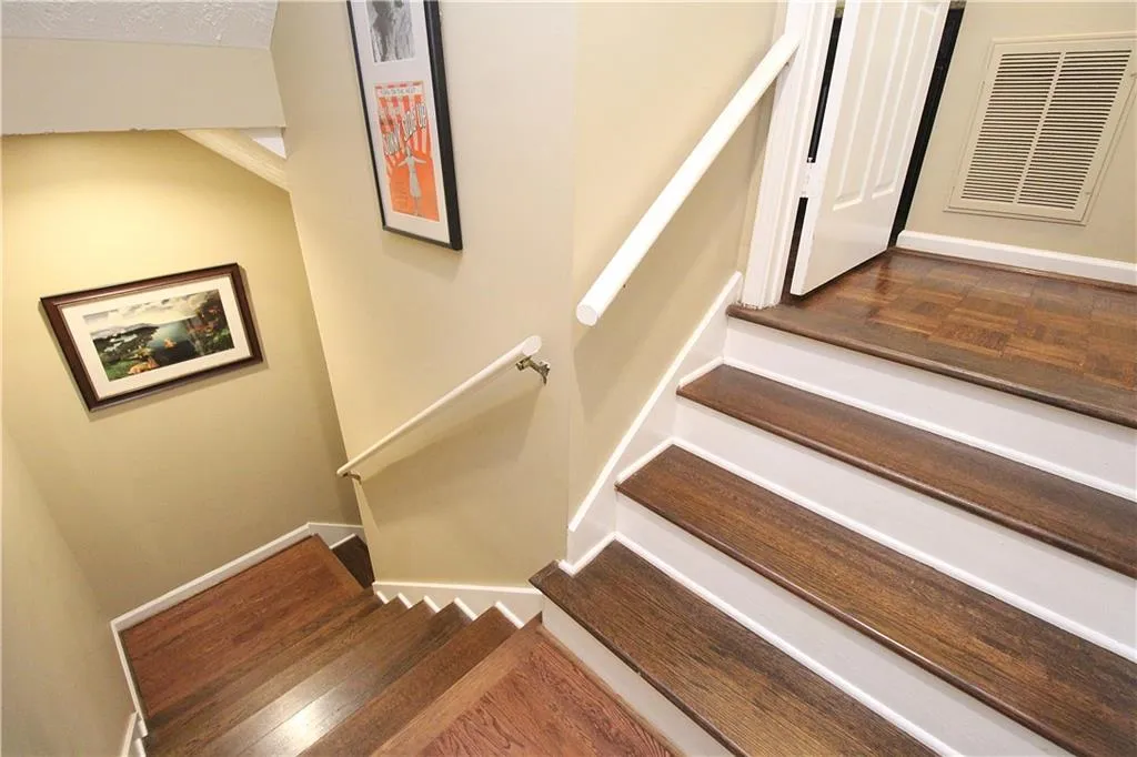502 Dunwoody Chace, Sandy Springs, Georgia 30328, 3 Bedrooms Bedrooms, ,2 BathroomsBathrooms,Residential,Sold,502 Dunwoody Chace,6767530