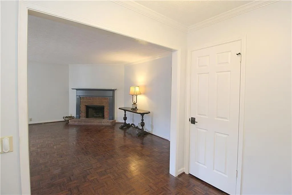 502 Dunwoody Chace, Sandy Springs, Georgia 30328, 3 Bedrooms Bedrooms, ,2 BathroomsBathrooms,Residential,Sold,502 Dunwoody Chace,6767530