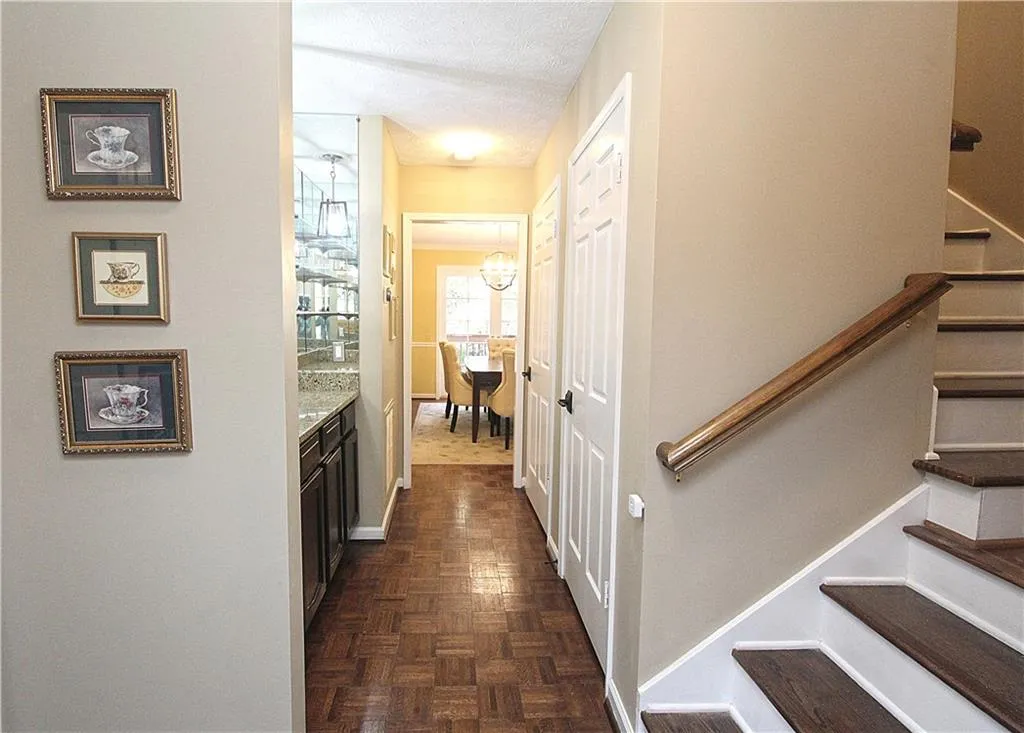 502 Dunwoody Chace, Sandy Springs, Georgia 30328, 3 Bedrooms Bedrooms, ,2 BathroomsBathrooms,Residential,Sold,502 Dunwoody Chace,6767530