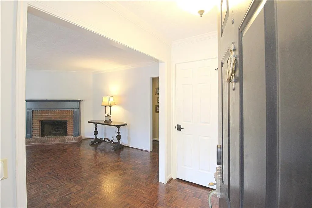 502 Dunwoody Chace, Sandy Springs, Georgia 30328, 3 Bedrooms Bedrooms, ,2 BathroomsBathrooms,Residential,Sold,502 Dunwoody Chace,6767530