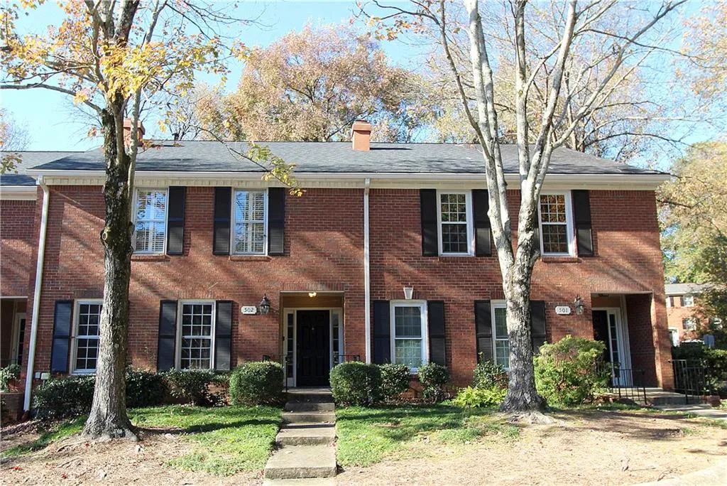 502 Dunwoody Chace, Sandy Springs, Georgia 30328, 3 Bedrooms Bedrooms, ,2 BathroomsBathrooms,Residential,Sold,502 Dunwoody Chace,6767530