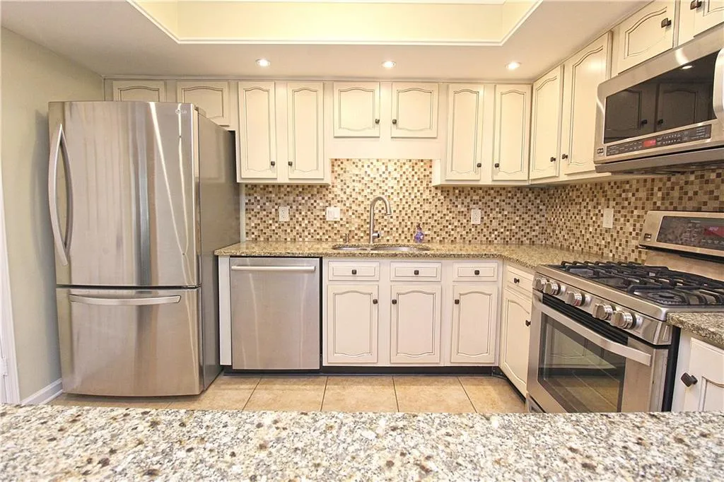 502 Dunwoody Chace, Sandy Springs, Georgia 30328, 3 Bedrooms Bedrooms, ,2 BathroomsBathrooms,Residential,Sold,502 Dunwoody Chace,6767530