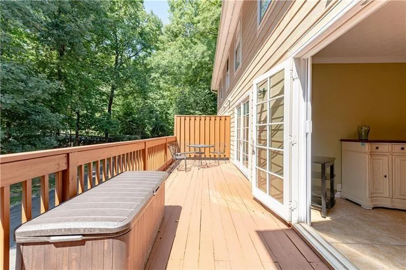 502 Dunwoody Chace, Sandy Springs, Georgia 30328, 3 Bedrooms Bedrooms, ,2 BathroomsBathrooms,Residential,Sold,502 Dunwoody Chace,6767530