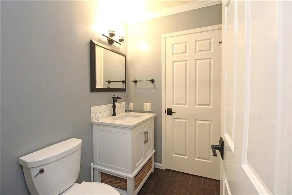 502 Dunwoody Chace, Sandy Springs, Georgia 30328, 3 Bedrooms Bedrooms, ,2 BathroomsBathrooms,Residential,Sold,502 Dunwoody Chace,6767530