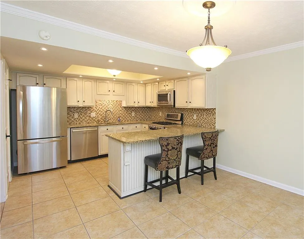 502 Dunwoody Chace, Sandy Springs, Georgia 30328, 3 Bedrooms Bedrooms, ,2 BathroomsBathrooms,Residential,Sold,502 Dunwoody Chace,6767530
