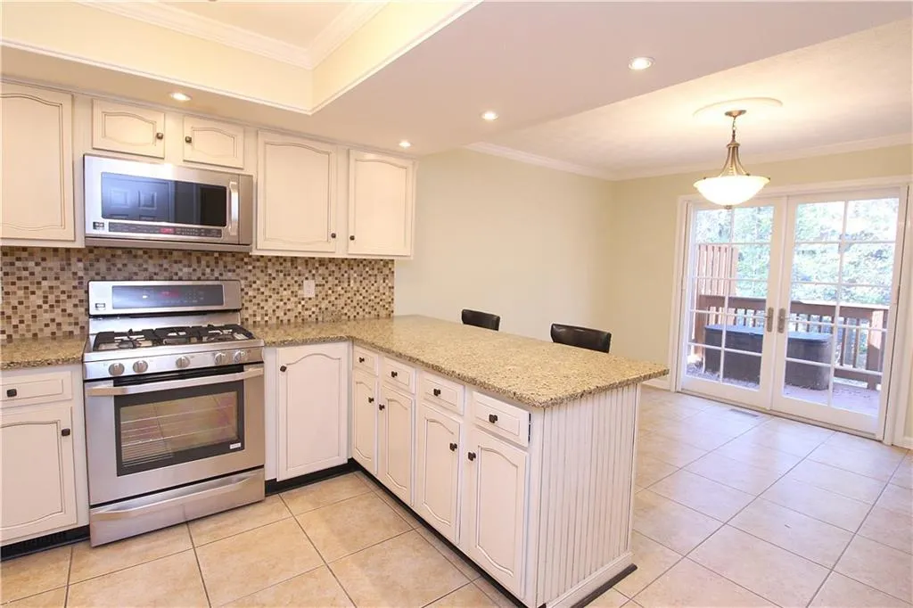 502 Dunwoody Chace, Sandy Springs, Georgia 30328, 3 Bedrooms Bedrooms, ,2 BathroomsBathrooms,Residential,Sold,502 Dunwoody Chace,6767530
