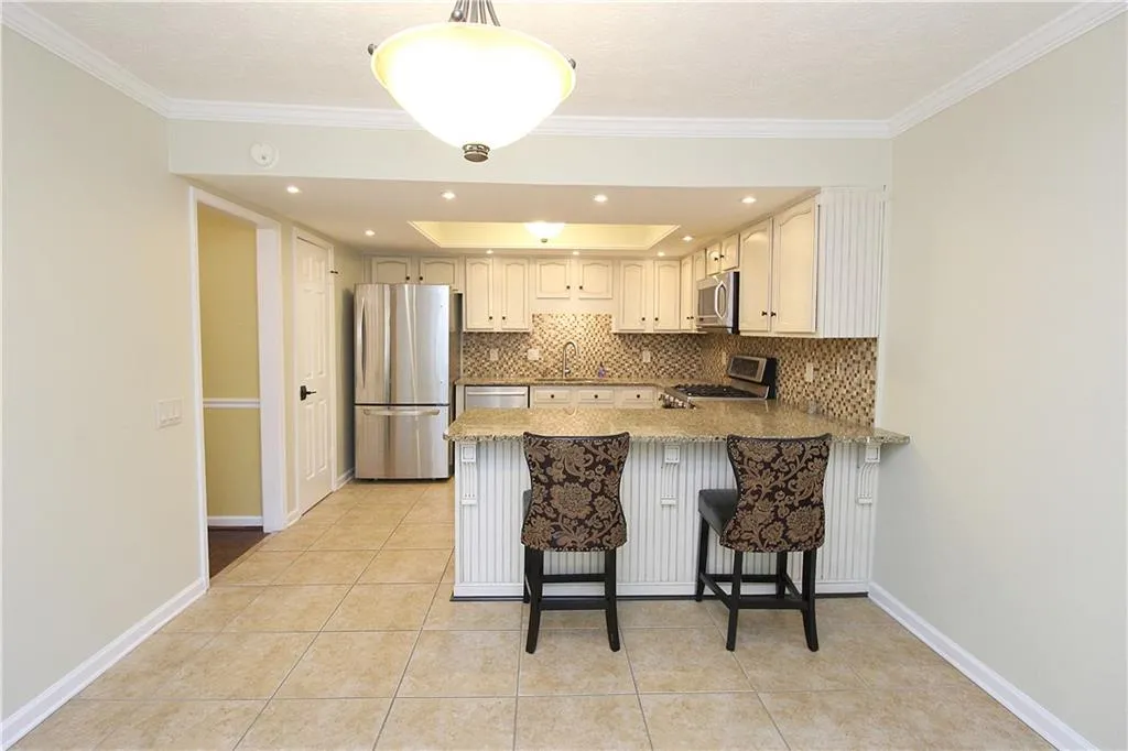 502 Dunwoody Chace, Sandy Springs, Georgia 30328, 3 Bedrooms Bedrooms, ,2 BathroomsBathrooms,Residential,Sold,502 Dunwoody Chace,6767530