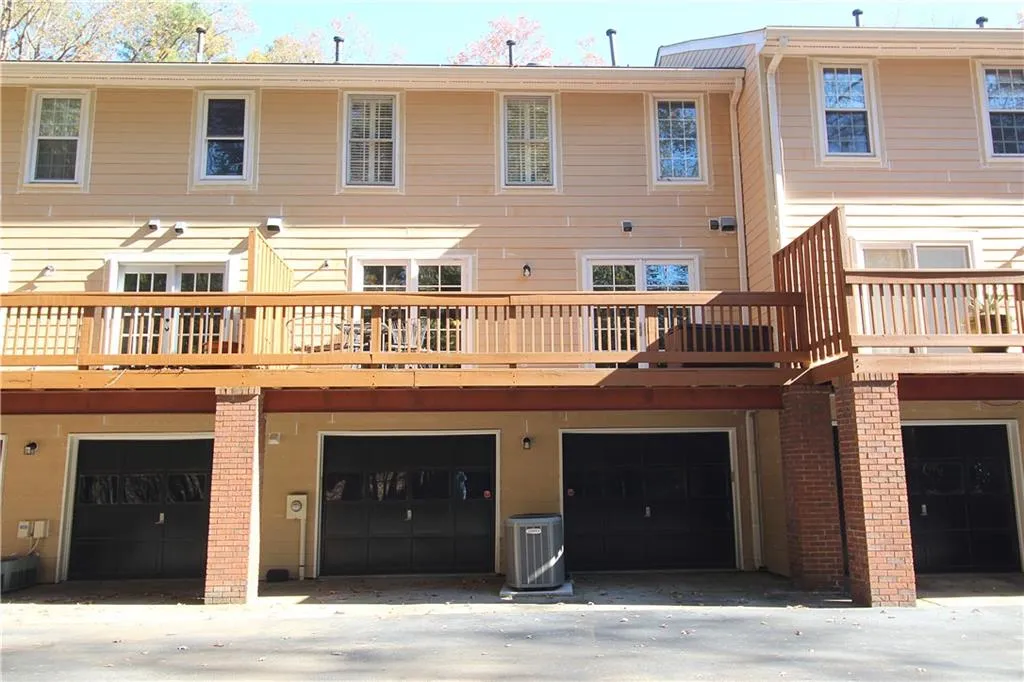 502 Dunwoody Chace, Sandy Springs, Georgia 30328, 3 Bedrooms Bedrooms, ,2 BathroomsBathrooms,Residential,Sold,502 Dunwoody Chace,6767530