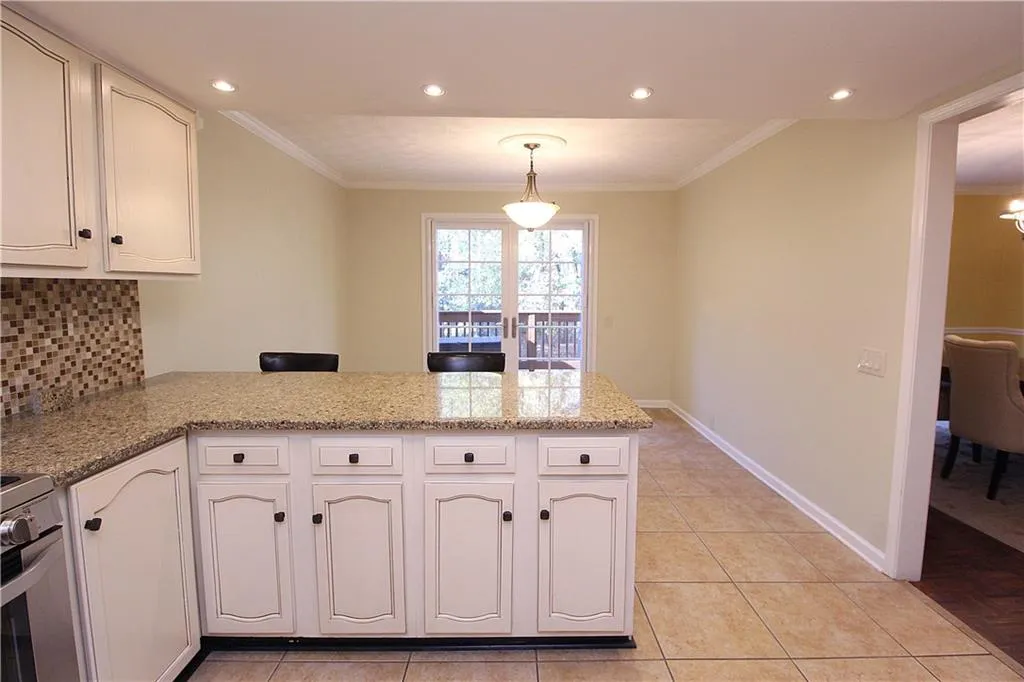 502 Dunwoody Chace, Sandy Springs, Georgia 30328, 3 Bedrooms Bedrooms, ,2 BathroomsBathrooms,Residential,Sold,502 Dunwoody Chace,6767530