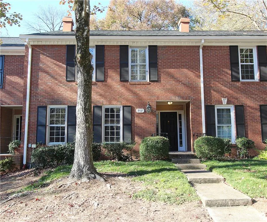 502 Dunwoody Chace, Sandy Springs, Georgia 30328, 3 Bedrooms Bedrooms, ,2 BathroomsBathrooms,Residential,Sold,502 Dunwoody Chace,6767530