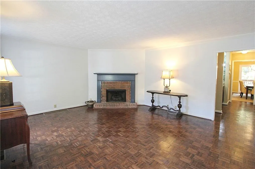 502 Dunwoody Chace, Sandy Springs, Georgia 30328, 3 Bedrooms Bedrooms, ,2 BathroomsBathrooms,Residential,Sold,502 Dunwoody Chace,6767530