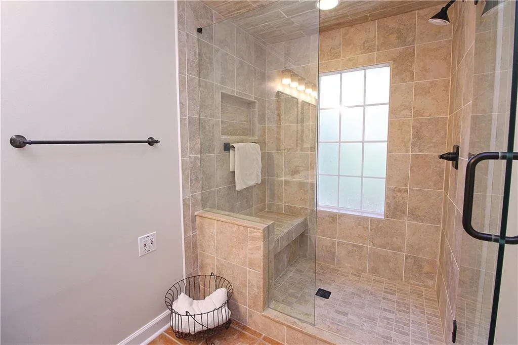 502 Dunwoody Chace, Sandy Springs, Georgia 30328, 3 Bedrooms Bedrooms, ,2 BathroomsBathrooms,Residential,Sold,502 Dunwoody Chace,6767530