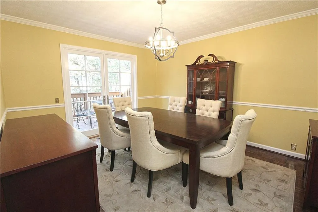 502 Dunwoody Chace, Sandy Springs, Georgia 30328, 3 Bedrooms Bedrooms, ,2 BathroomsBathrooms,Residential,Sold,502 Dunwoody Chace,6767530
