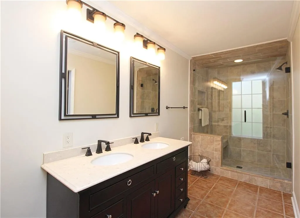 502 Dunwoody Chace, Sandy Springs, Georgia 30328, 3 Bedrooms Bedrooms, ,2 BathroomsBathrooms,Residential,Sold,502 Dunwoody Chace,6767530