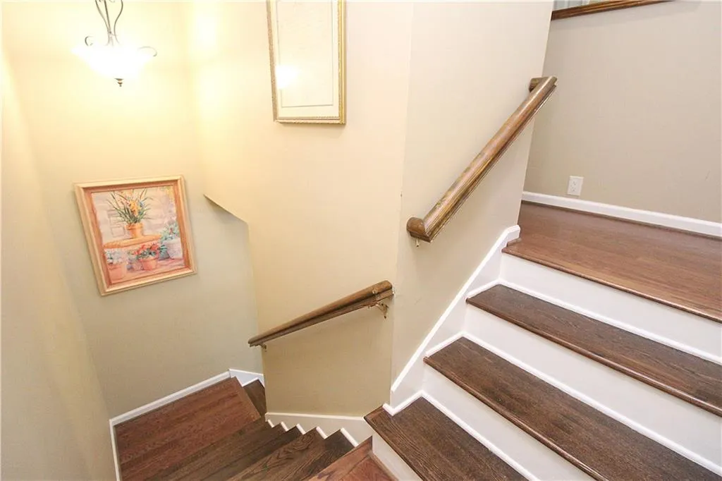 502 Dunwoody Chace, Sandy Springs, Georgia 30328, 3 Bedrooms Bedrooms, ,2 BathroomsBathrooms,Residential,Sold,502 Dunwoody Chace,6767530