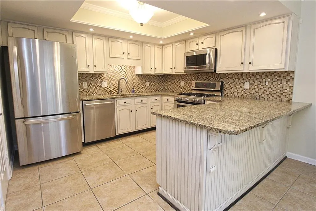502 Dunwoody Chace, Sandy Springs, Georgia 30328, 3 Bedrooms Bedrooms, ,2 BathroomsBathrooms,Residential,Sold,502 Dunwoody Chace,6767530