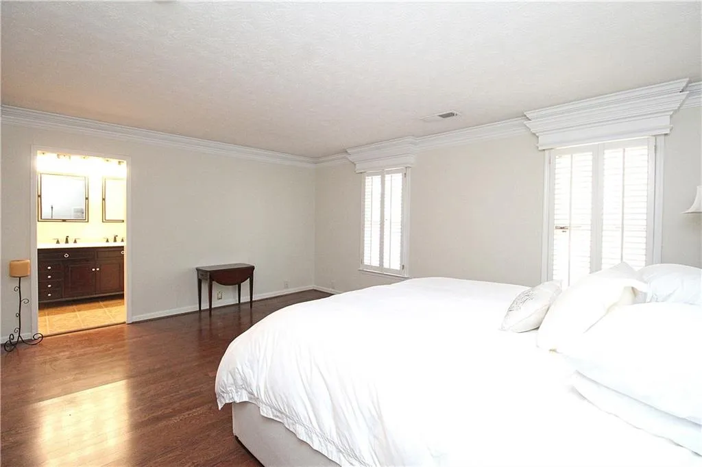 502 Dunwoody Chace, Sandy Springs, Georgia 30328, 3 Bedrooms Bedrooms, ,2 BathroomsBathrooms,Residential,Sold,502 Dunwoody Chace,6767530