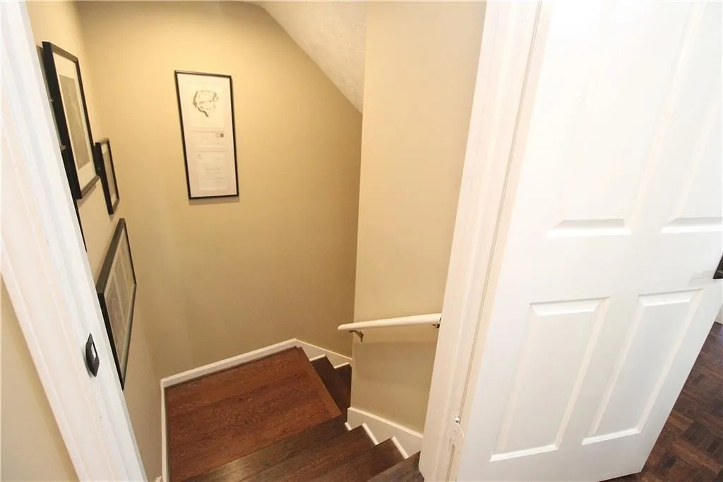 502 Dunwoody Chace, Sandy Springs, Georgia 30328, 3 Bedrooms Bedrooms, ,2 BathroomsBathrooms,Residential,Sold,502 Dunwoody Chace,6767530