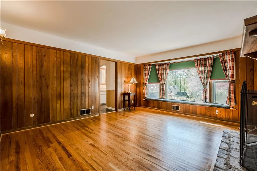 14 Brandon Ridge Drive, Sandy Springs, Georgia 30028, 4 Bedrooms Bedrooms, ,2 BathroomsBathrooms,Residential,Sold,14 Brandon Ridge Drive,5982563