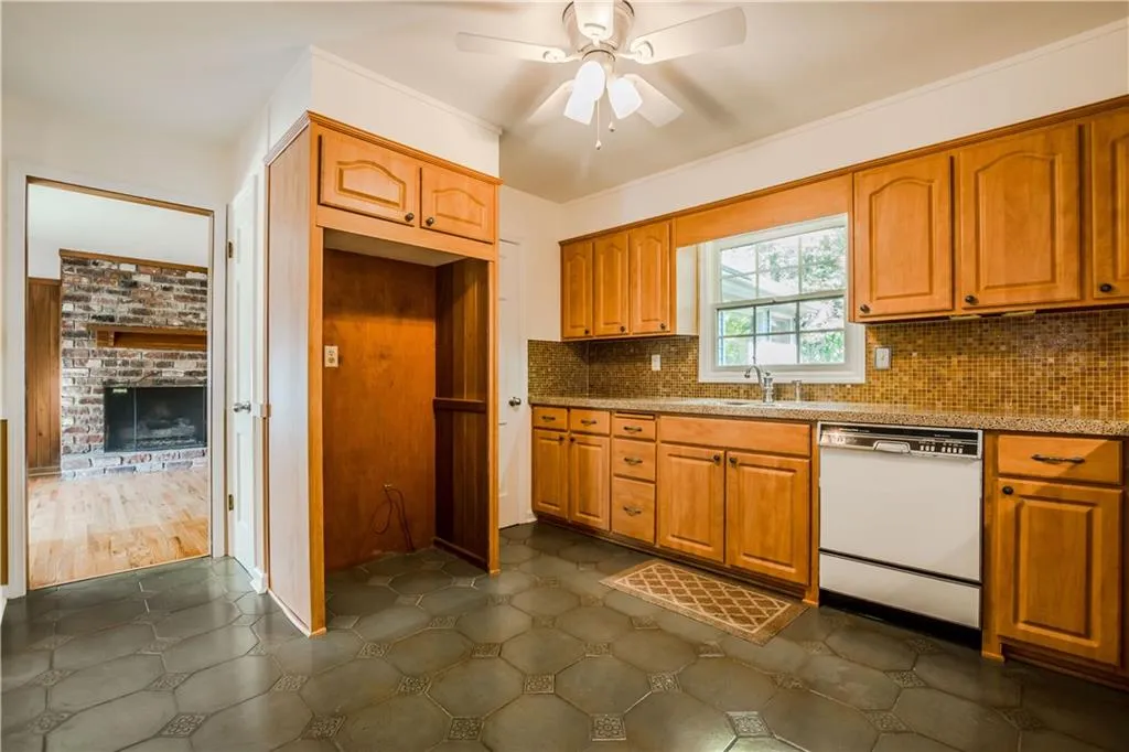 14 Brandon Ridge Drive, Sandy Springs, Georgia 30028, 4 Bedrooms Bedrooms, ,2 BathroomsBathrooms,Residential,Sold,14 Brandon Ridge Drive,5982563