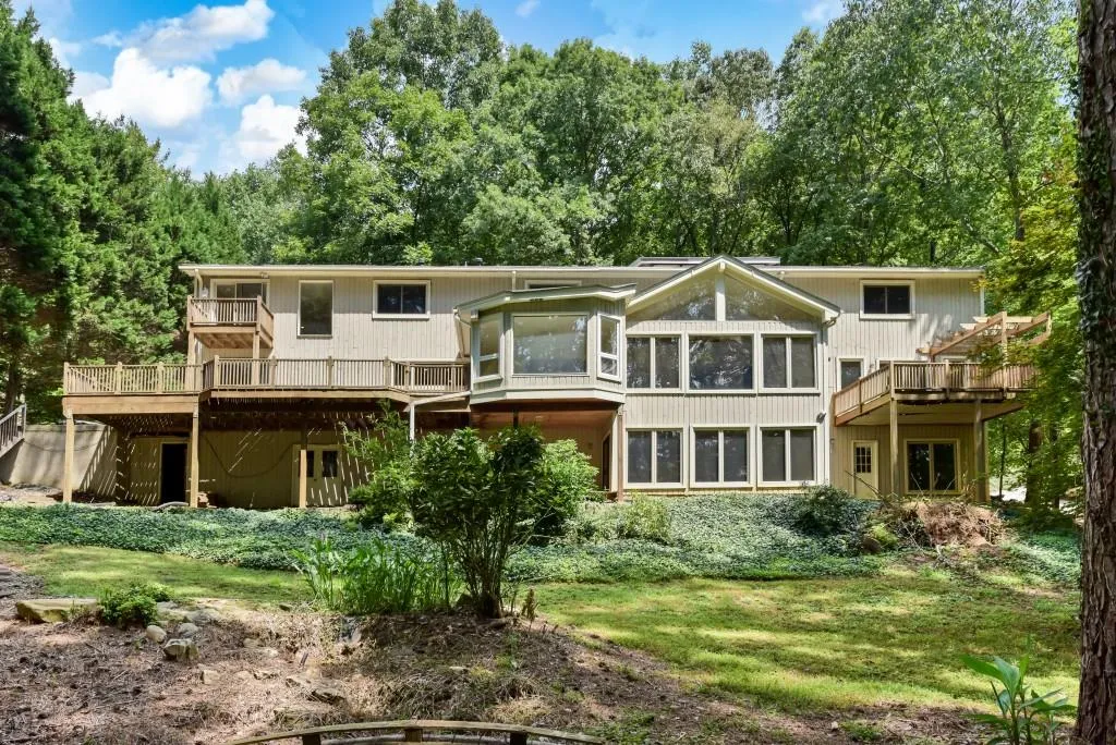 9375 Huntcliff Trace, Sandy Springs, Georgia 30350, 6 Bedrooms Bedrooms, ,5 BathroomsBathrooms,Residential,Sold,9375 Huntcliff Trace,6935773