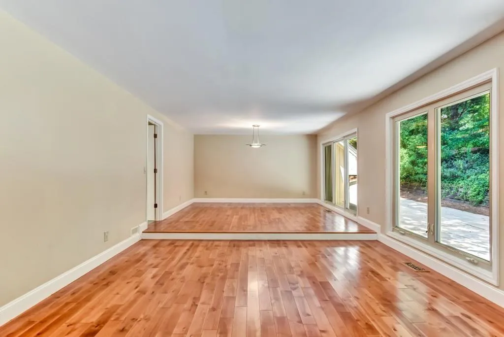9375 Huntcliff Trace, Sandy Springs, Georgia 30350, 6 Bedrooms Bedrooms, ,5 BathroomsBathrooms,Residential,Sold,9375 Huntcliff Trace,6935773