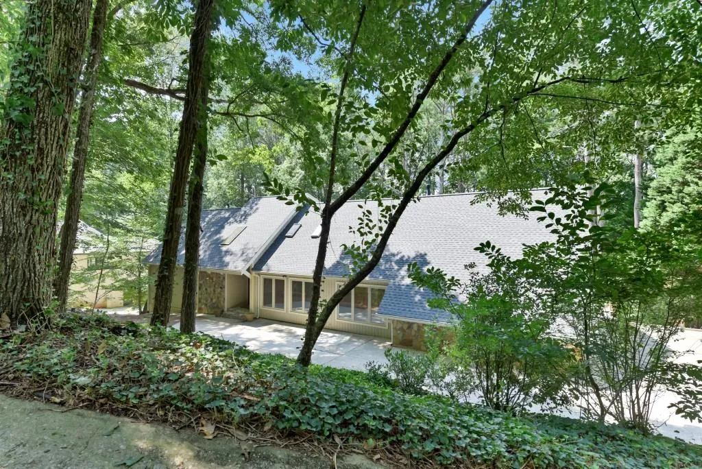 9375 Huntcliff Trace, Sandy Springs, Georgia 30350, 6 Bedrooms Bedrooms, ,5 BathroomsBathrooms,Residential,Sold,9375 Huntcliff Trace,6935773