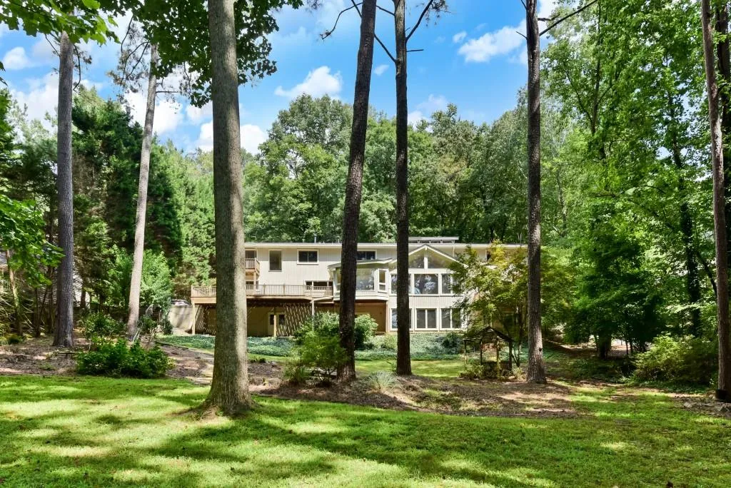 9375 Huntcliff Trace, Sandy Springs, Georgia 30350, 6 Bedrooms Bedrooms, ,5 BathroomsBathrooms,Residential,Sold,9375 Huntcliff Trace,6935773