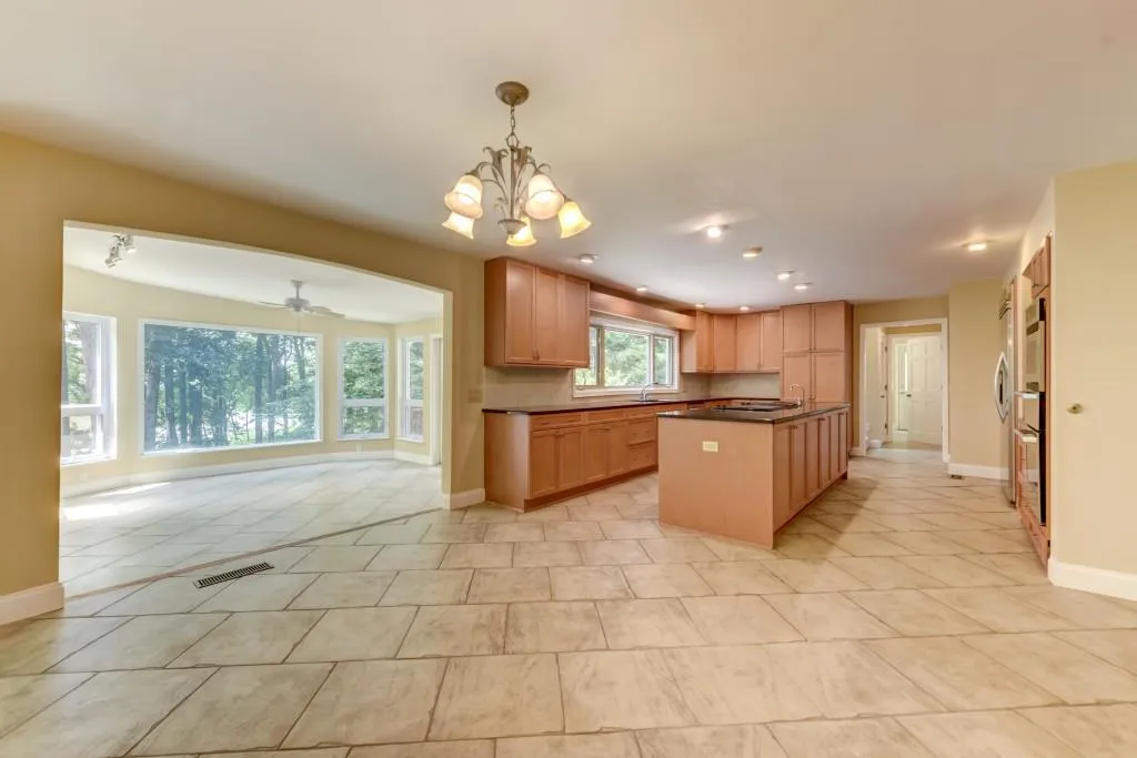 9375 Huntcliff Trace, Sandy Springs, Georgia 30350, 6 Bedrooms Bedrooms, ,5 BathroomsBathrooms,Residential,Sold,9375 Huntcliff Trace,6935773
