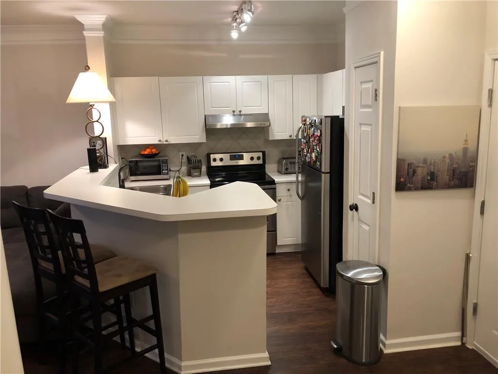 5559 Glenridge Drive Unit 2105, Atlanta, Georgia 30342, 1 Bedroom Bedrooms, ,1 BathroomBathrooms,Residential,Sold,5559 Glenridge Drive Unit 2105,6128309
