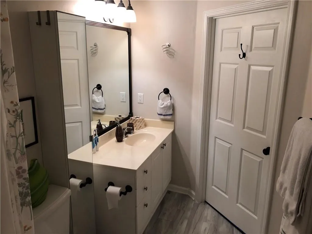 5559 Glenridge Drive Unit 2105, Atlanta, Georgia 30342, 1 Bedroom Bedrooms, ,1 BathroomBathrooms,Residential,Sold,5559 Glenridge Drive Unit 2105,6128309