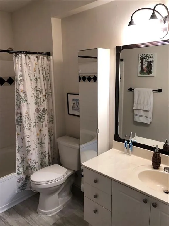 5559 Glenridge Drive Unit 2105, Atlanta, Georgia 30342, 1 Bedroom Bedrooms, ,1 BathroomBathrooms,Residential,Sold,5559 Glenridge Drive Unit 2105,6128309