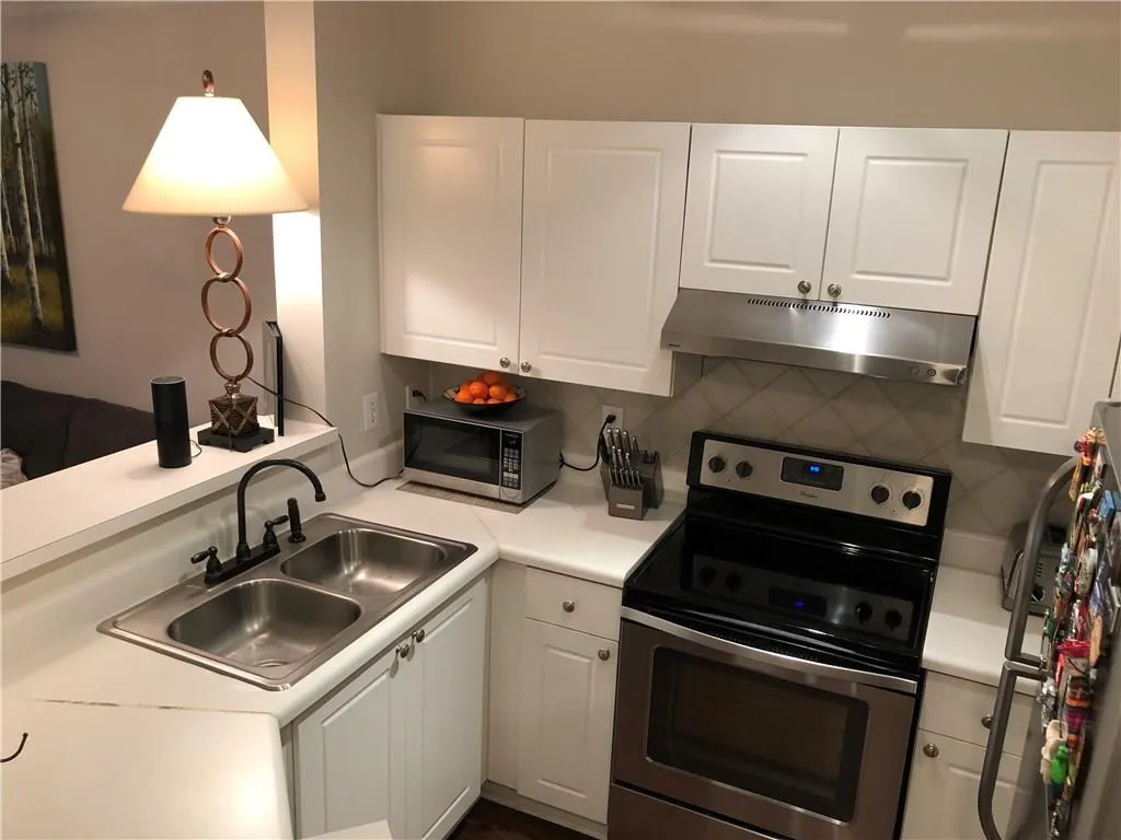5559 Glenridge Drive Unit 2105, Atlanta, Georgia 30342, 1 Bedroom Bedrooms, ,1 BathroomBathrooms,Residential,Sold,5559 Glenridge Drive Unit 2105,6128309
