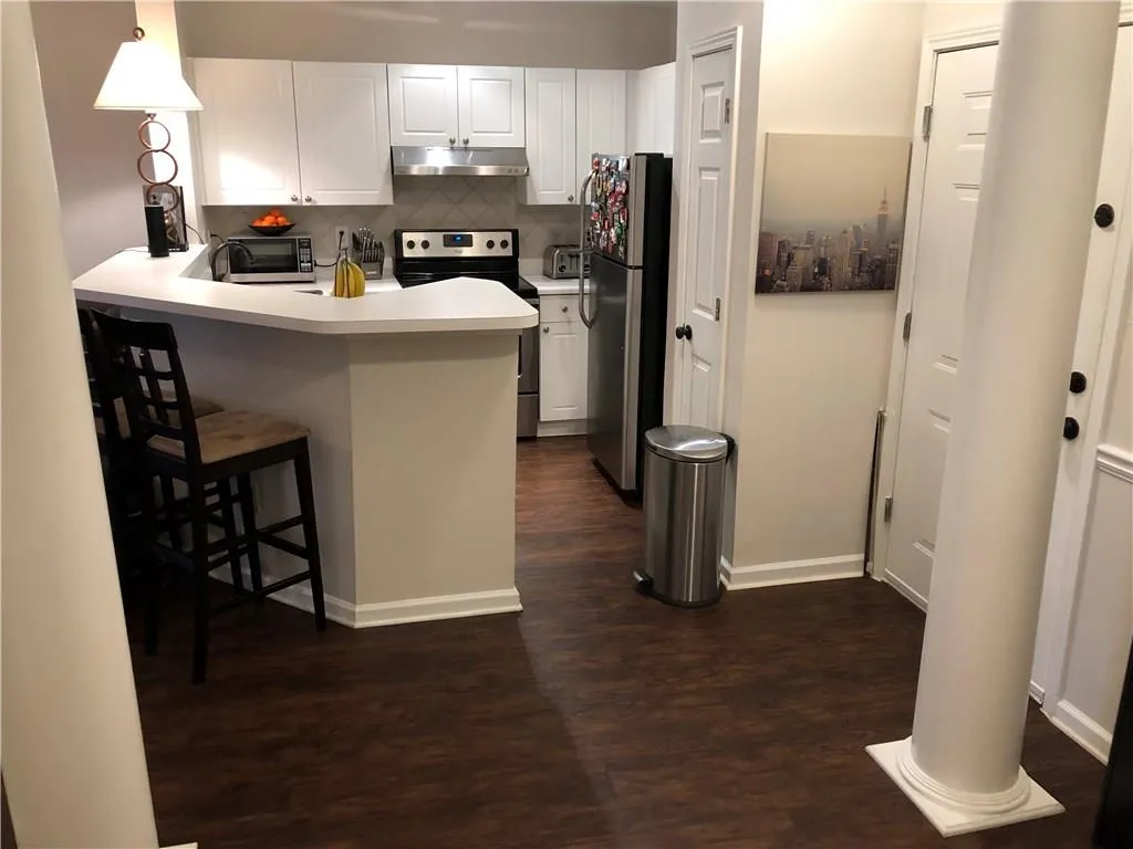 5559 Glenridge Drive Unit 2105, Atlanta, Georgia 30342, 1 Bedroom Bedrooms, ,1 BathroomBathrooms,Residential,Sold,5559 Glenridge Drive Unit 2105,6128309